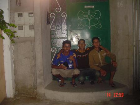 moi amine et mounir devant la maison de amine