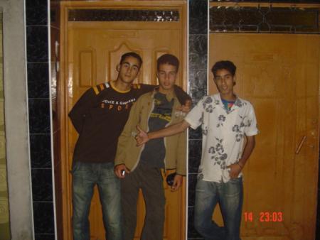 moi mounir et kamal devant la maison de mounir