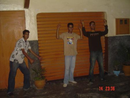 devant la maison de issam